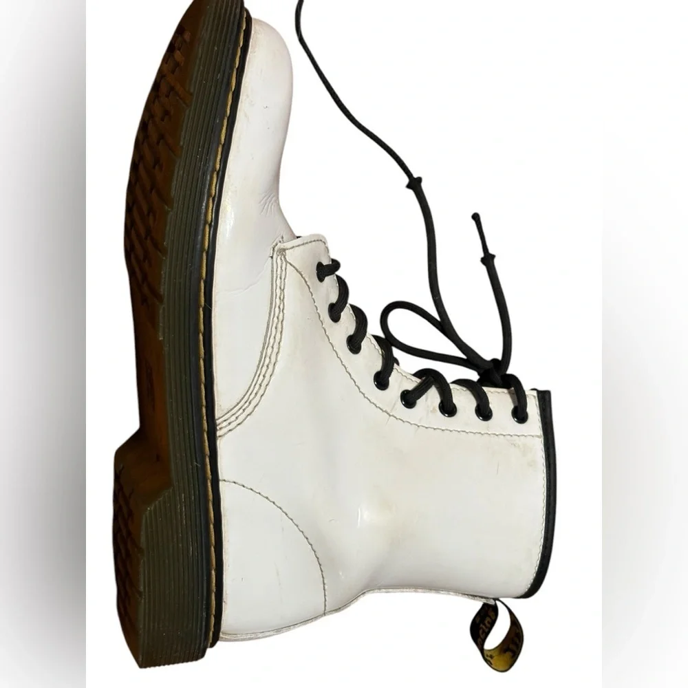 SOLD
Dr. Martens White T Zavala 8 Eyelet Combat Boot EU 37 US L 6 US M 5 UK 4 - Picture 7 of 15